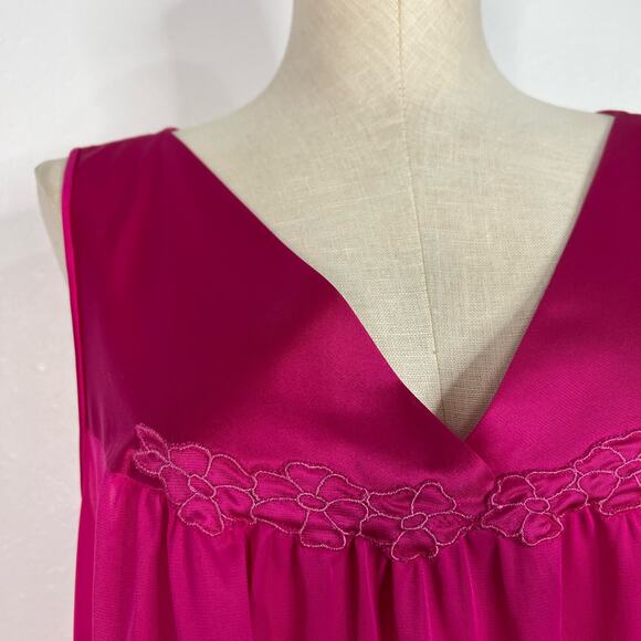 Vintage Vainly Fair Hot Pink V-Neck Sleeveless Nightgown Slip XL Made in the USA - Picture 12 of 12